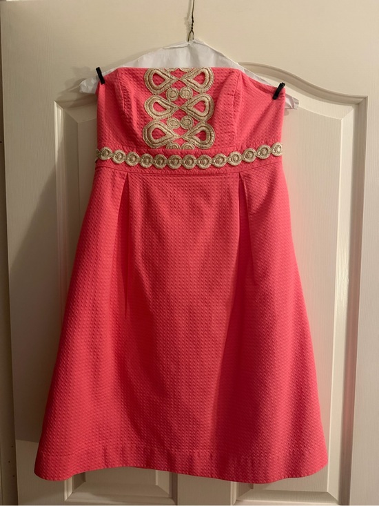 Lilly Pulitzer Dresses & Skirts - Lilly Pulitzer Pink Logo Tag on Light Pink Fabric